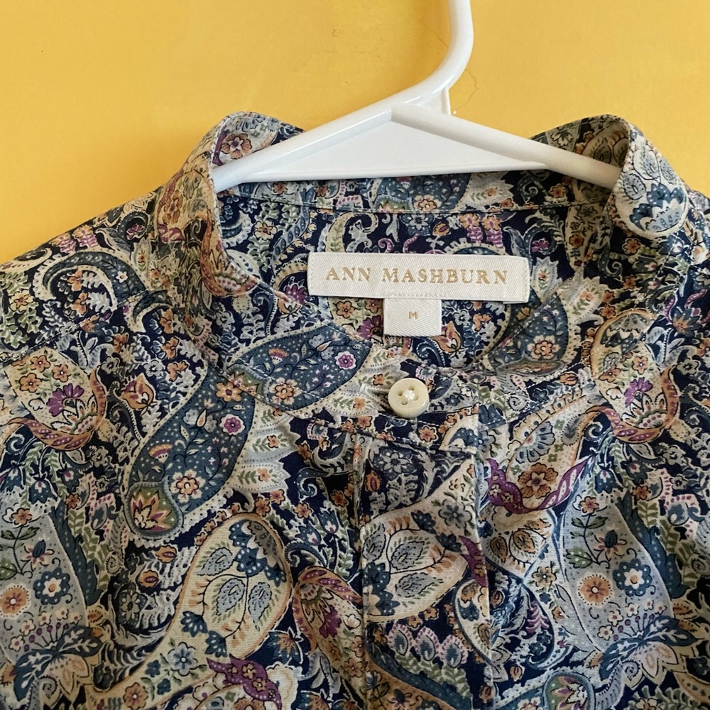Ann Mashburn Button Neck Popover Shirt. Medium. - Picture 4 of 5